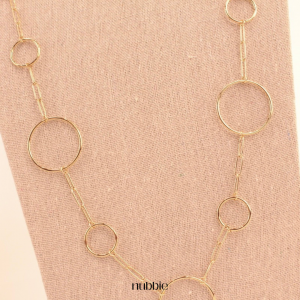 Collar largo de cadena y círculos